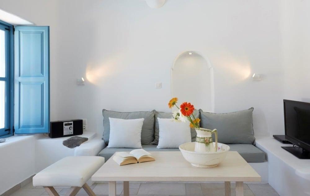 Hotel Black Rose Perissa (Santorini)